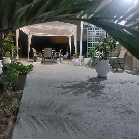 Lacasadirigas Apartman *